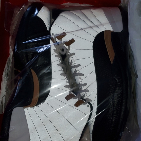 Jordan's 12 size 12 Chinese New Olney worn once $3 - Picture 7 of 10